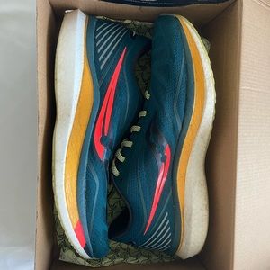 Mens Saucony size 11 running shoes